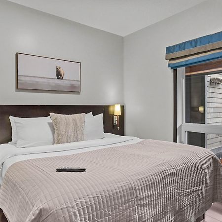 Outstanding Mountain Condo Waterslide And Hot Tub Managed By Little Sister Getaways Canmore Exterior photo