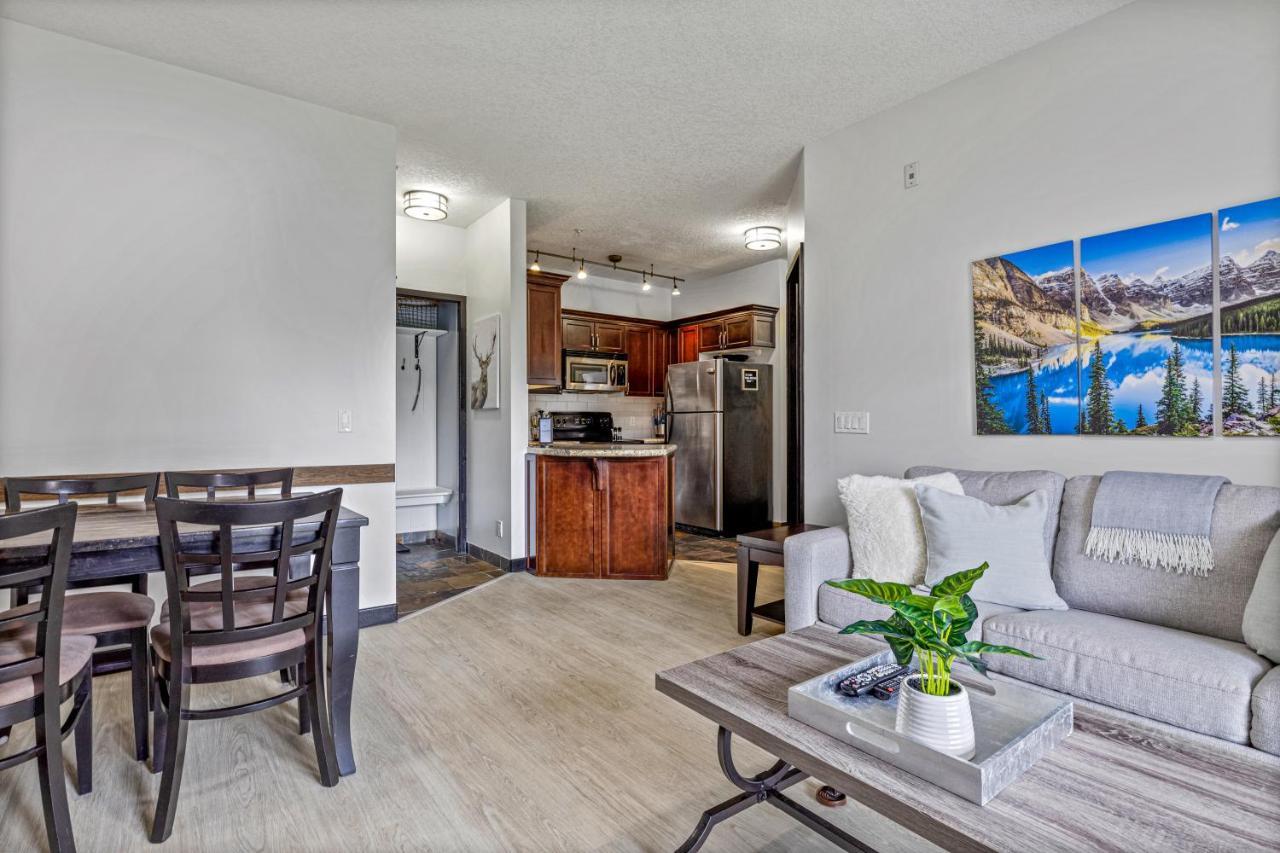 Outstanding Mountain Condo Waterslide And Hot Tub Managed By Little Sister Getaways Canmore Exterior photo