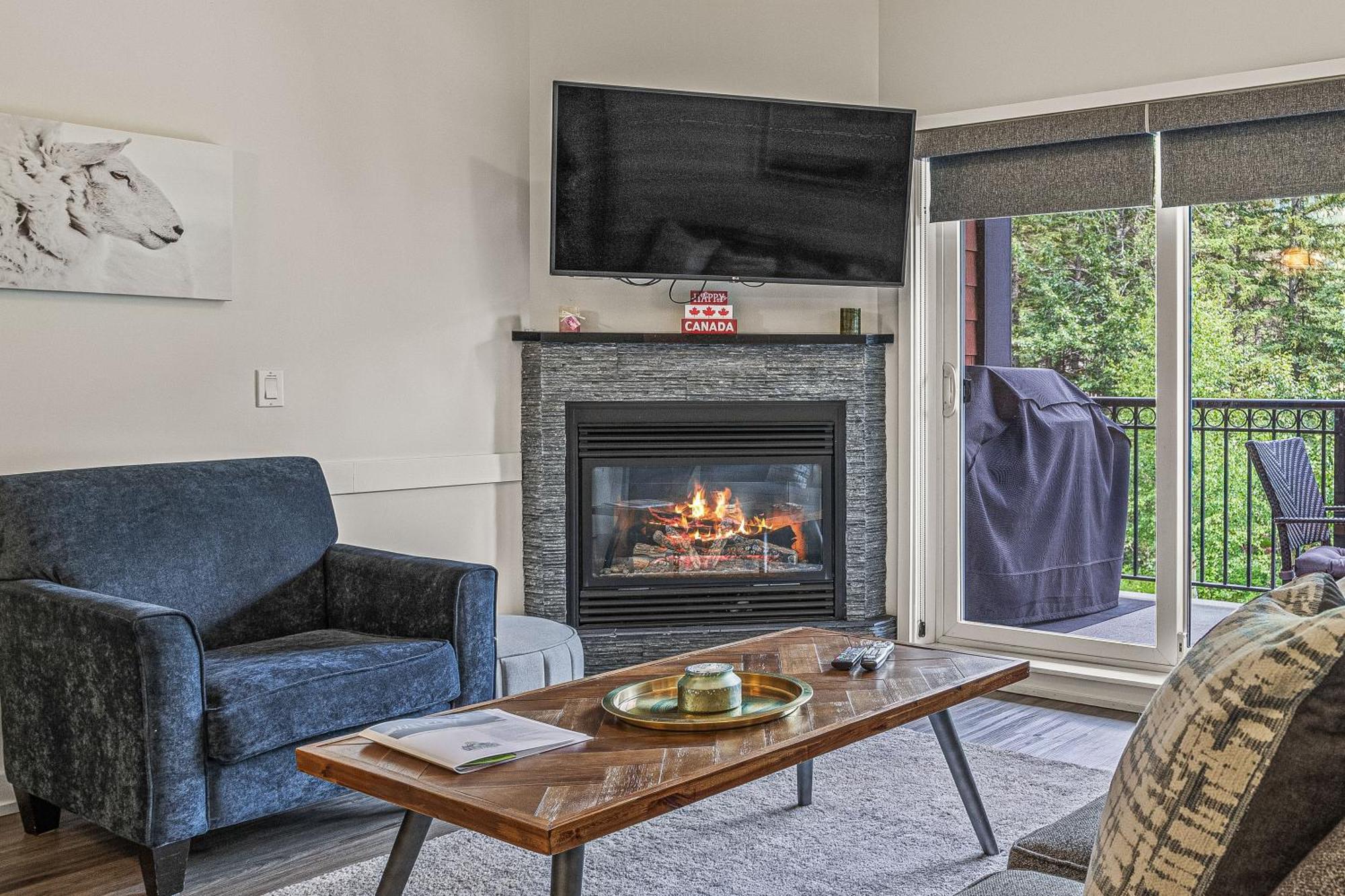 Outstanding Mountain Condo Waterslide And Hot Tub Managed By Little Sister Getaways Canmore Exterior photo