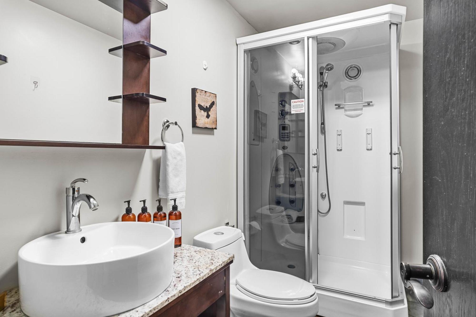 Outstanding Mountain Condo Waterslide And Hot Tub Managed By Little Sister Getaways Canmore Exterior photo